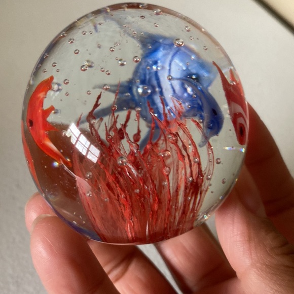 Dynasty Gallery Heirloom Collectibles Glass Paperweight - Picture 5 of 8